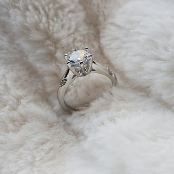 New Classic Wedding/Engagement Ring - Picture 9 of 12